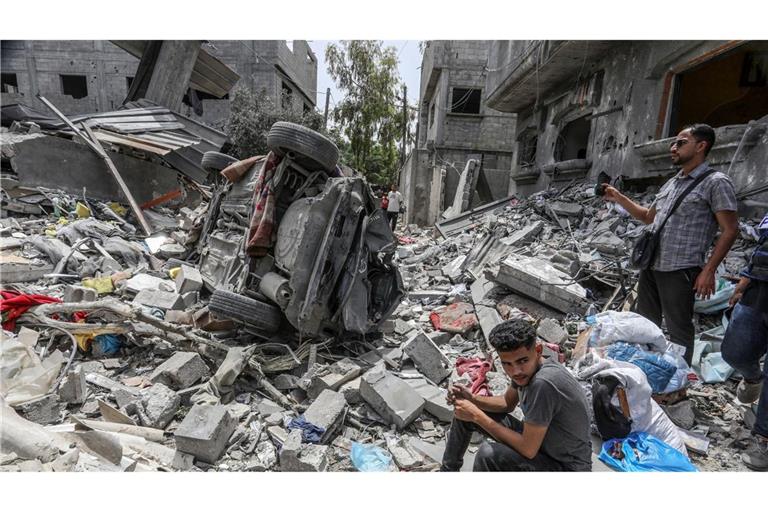 Zerstörte Häuser nach einem israelischen Luftangriff auf das Lager Nuseirat.