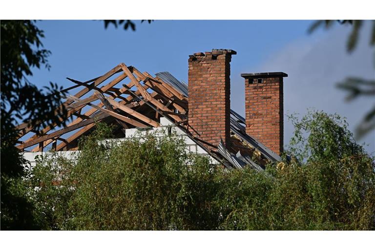 Zerstörtes Haus in Ostpolen – laut Medienberichten durch Drohnen.