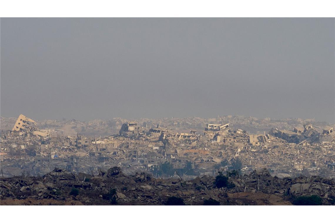 Zerstörung, Trümmer und Elend prägen rund 22 Monate nach Beginn des verheerenden Gaza-Kriegs das Bild in dem Küstenstreifen. (Archivbild)
