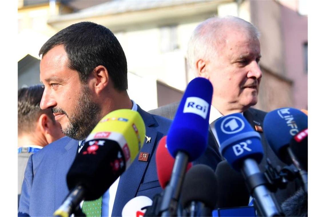 Zerstritten: Innenminister Horst Seehofer (CSU, r.) und sein italienischer Amtskollege Matteo Salvini. Foto: Barbara Gindl/APA