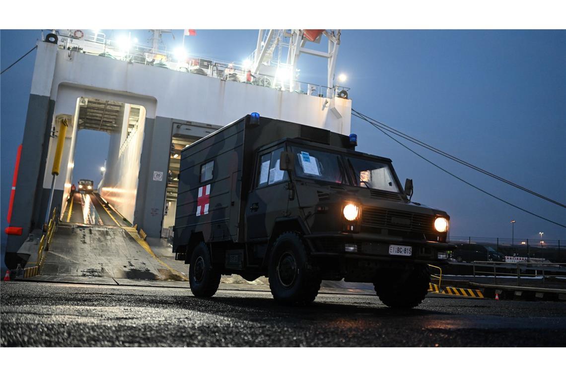 Ziel der Truppenbewegungen ist der Truppenübungsplatz Bergen in Niedersachsen.