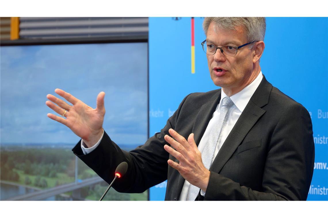 Ziel ist es laut Schnieder, dass die Brücke Ende 2028 wieder befahrbar ist.