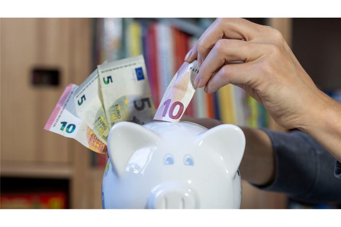 Sparzinsen sinken weiter Zinsen für Tages- und Festgeld sind im Schnitt weiter gesunken (Symbolbild)