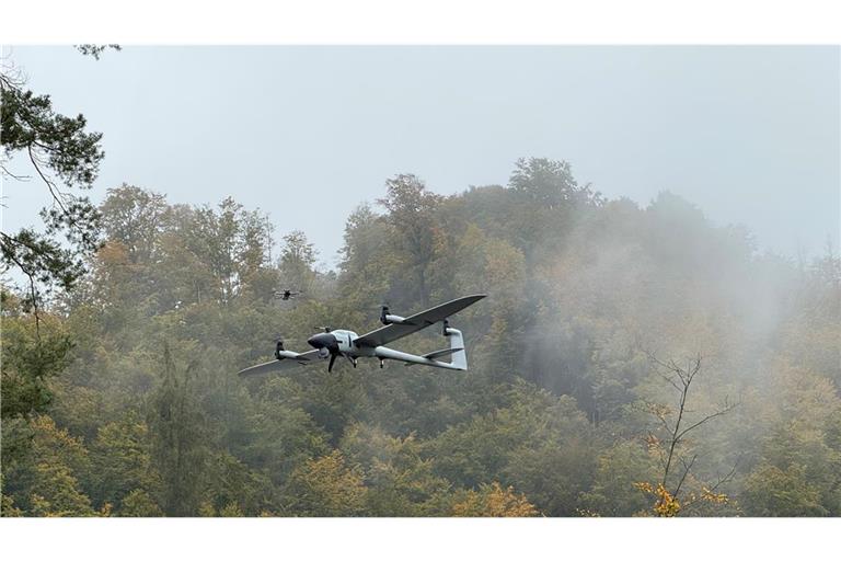 Zivile Drohne zur Früherkennung von Waldbränden in Deutschland – nicht jeder darf so ein Ding fliegen.