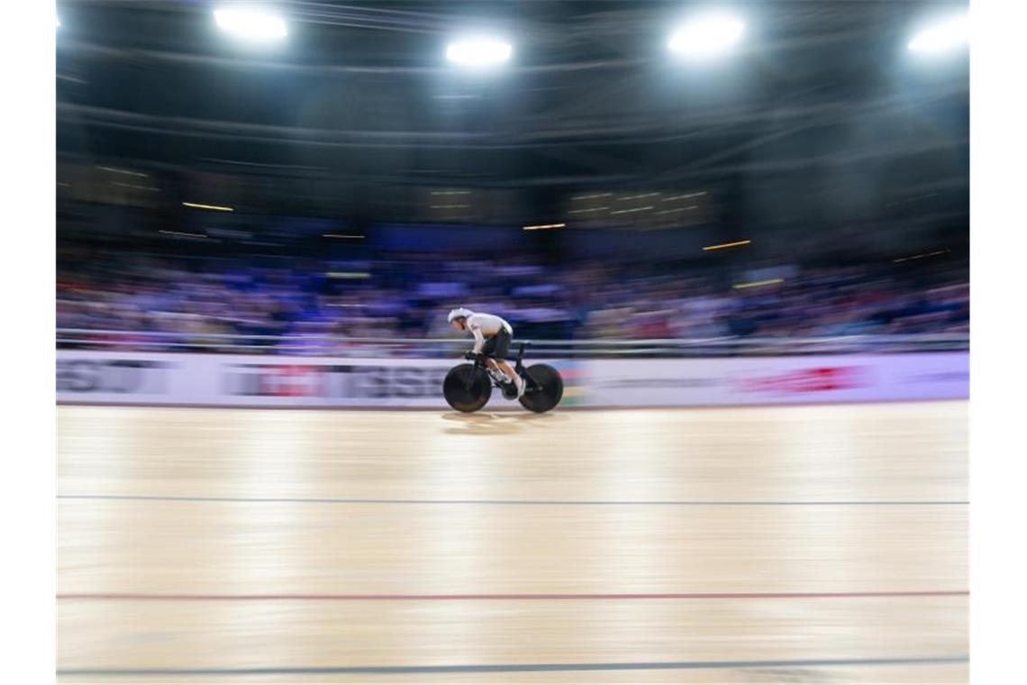 Dank deutscher Frauen-Power: Vierer holt Bronze Zog mit zwei klaren Siegen ins Sprint-Halbfinale ein: Emma Hinze. Foto: Sebastian Gollnow/dpa