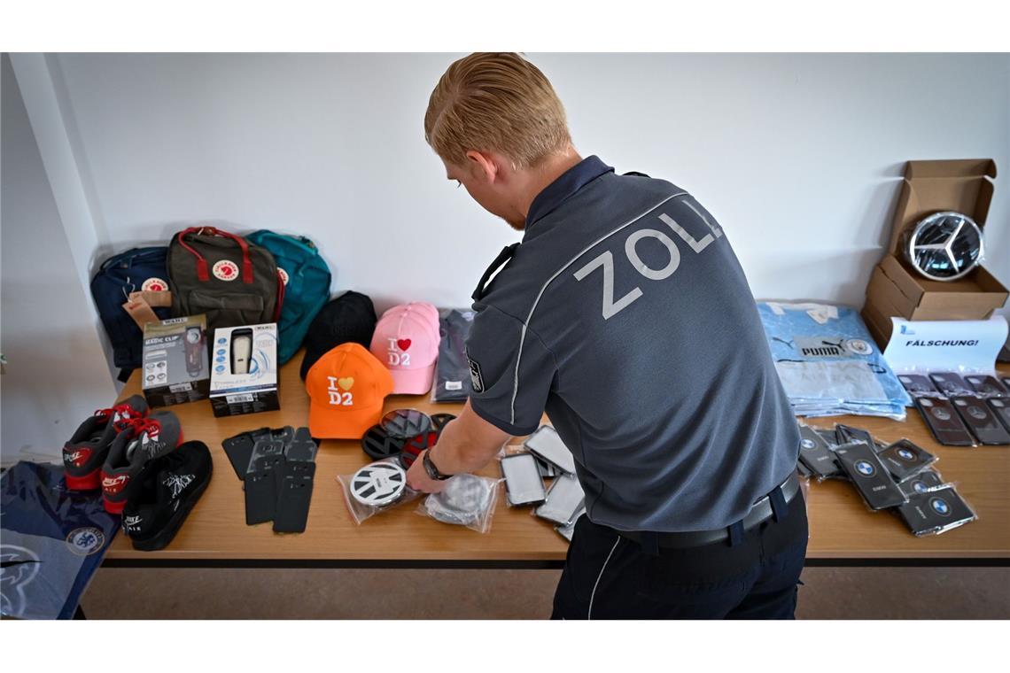 Zollbehörden beschlagnahmten in der EU auch 2024 eine große Menge an gefälschten Produkten.