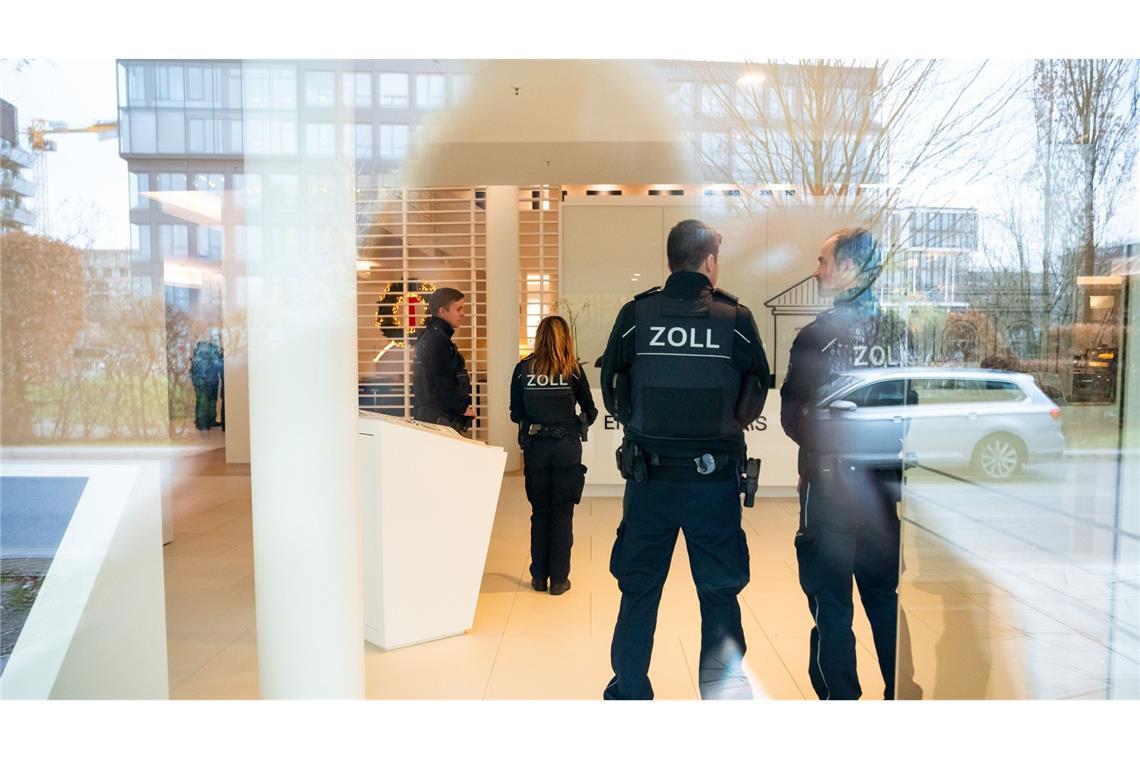 Scheinselbständigkeit unter Immobilienmaklern? Zollfahndung bei Engel & Völkers.