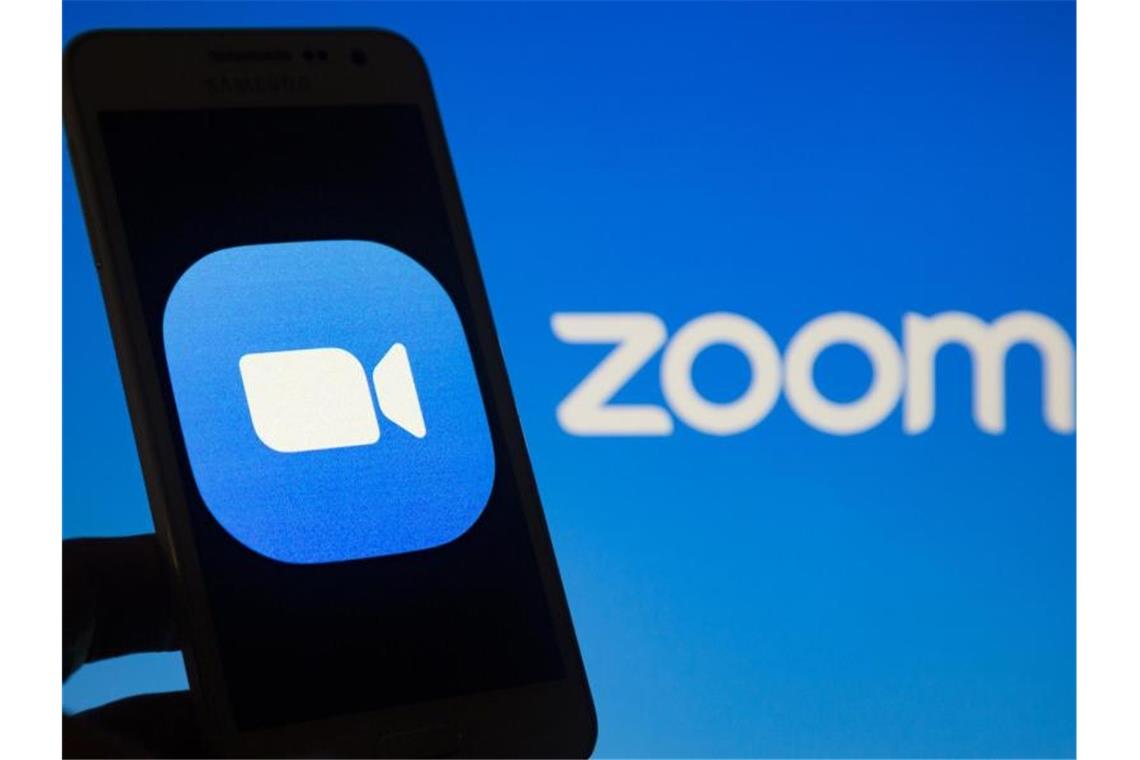Corona-Gewinner Zoom rechnet mit stabilem Geschäft Zoom kann in einer Basis-Version kostenlos genutzt werden - für Unternehmen oder bei Bedarf an zusätzlichen Funktionen gibt es Abo-Modelle. Foto: Andre M. Chang/ZUMA Wire/dpa