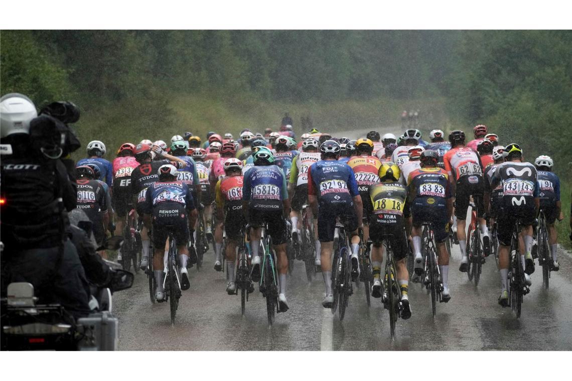 Zu Beginn der 20. Tour-Etappe hatte es stark geregnet.