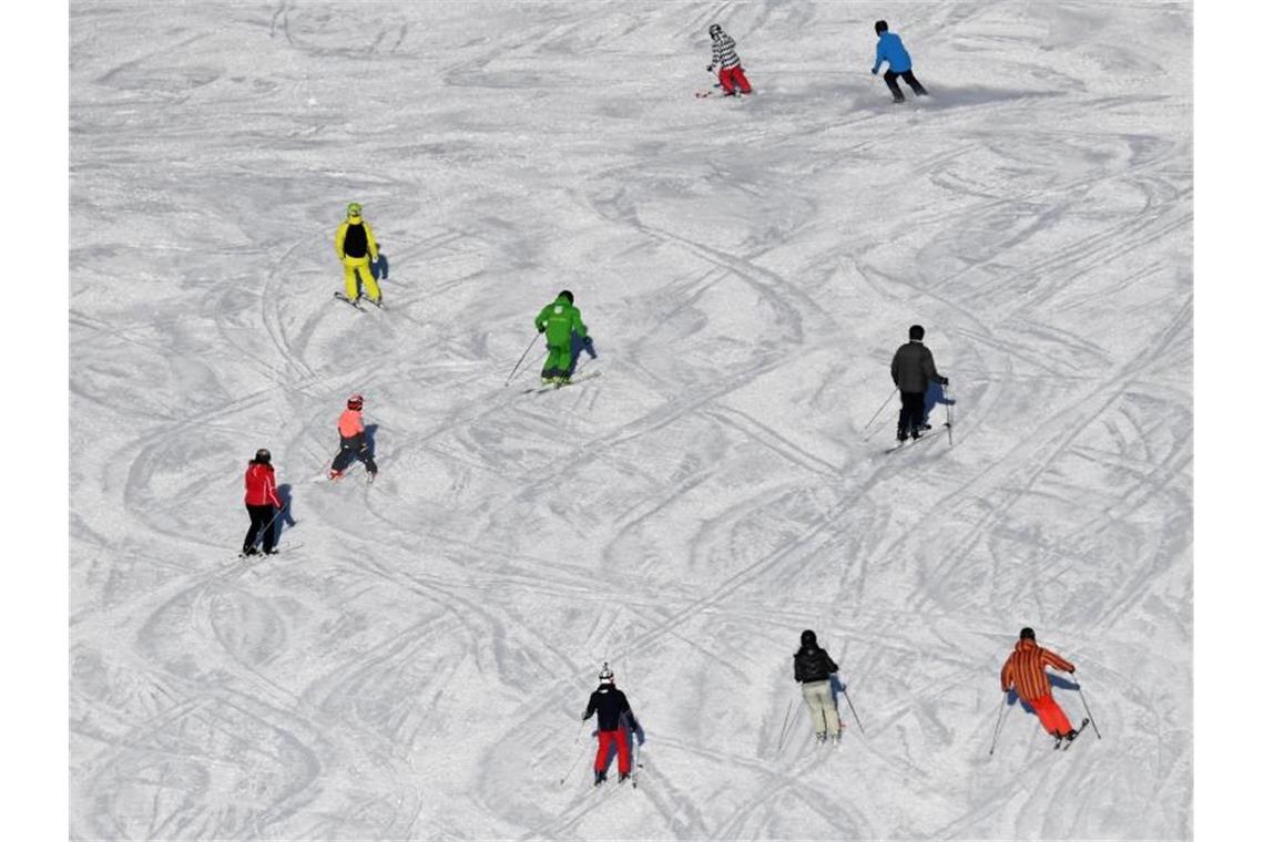Wintersport-Aussichten ungewiss wie nie Zu Beginn des Jahres waren die Pisten noch voll. Foto: Angelika Warmuth/dpa