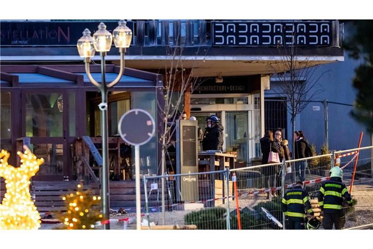 Zu dem Ergebnis kämen die Ermittler nach der Auswertung von Videos, der Vernehmung mehrerer Zeuge sowie der Sicherung erster Spuren.