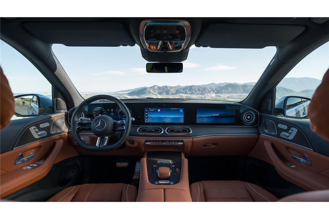 Zu den Aktualisierungen im Innenraum zählt unter anderem der Superscreen mit seinen Bildschirmen im GLE-Cockpit.