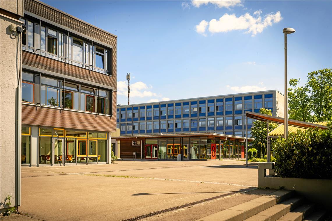 Zu den beliebten Schulen in Backnang gehören die Max-Eyth-Realschule (links) und das Max-Born-Gymnasium. Archivfoto: Alexander Becher