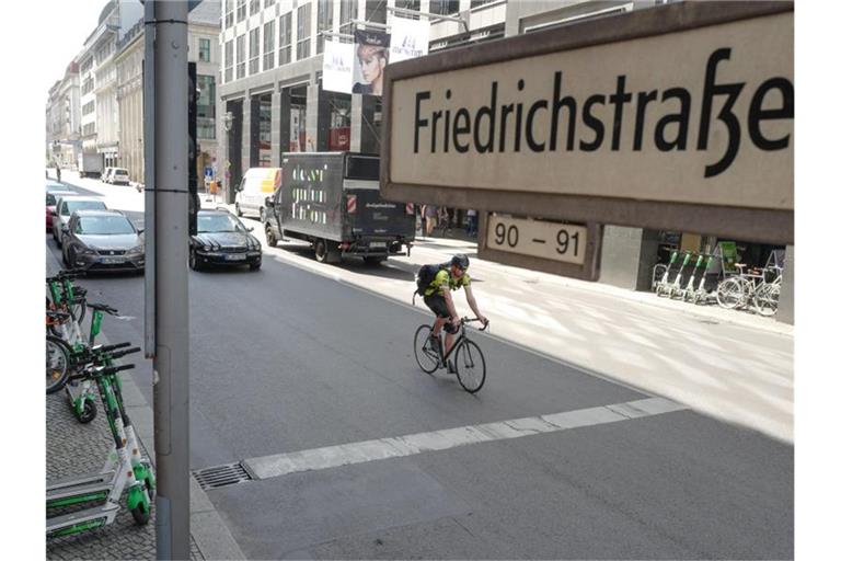 Zu den betroffenen Straßen zählen vor allem Abschnitte in der Innenstadt, darunter auch die Friedrichstraße. Foto: Jörg Carstensen