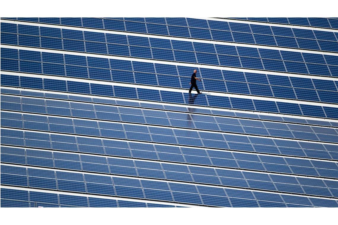 Zu den Maßnahmen im Kampf gegen den Klimawandel zählt auch der Ausbau der Solarenergie. Einigen Staaten in der EU sind die Vorgaben inzwischen allerdings zu eng gesteckt.