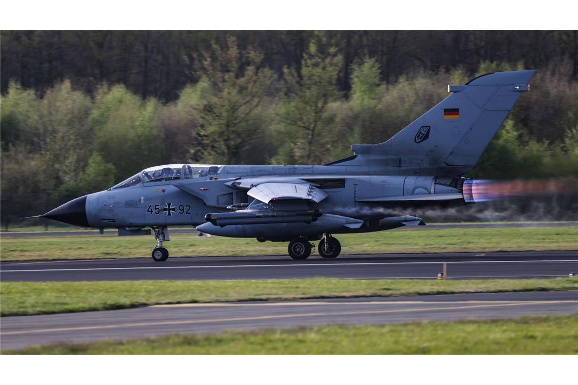 Weltweite Militärausgaben erneut auf Höchststand Zu den Militärausgaben zählen die Friedensforscher auch Aufwände für Personal, Militärhilfen sowie militärische Forschung und Entwicklung. (Symbolbild)