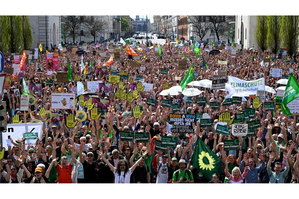 Zu der Kundgebung in München hatten der Bund Naturschutz in Bayern, Fridays For Future, Greenpeace und das Umweltinstitut München aufgerufen.
