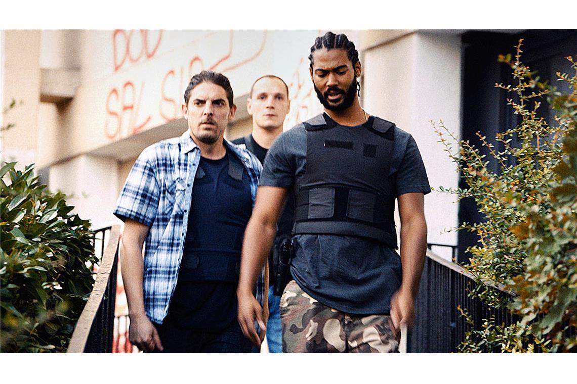 Gefangene des Schicksals – „Les Misérables“ von heute Zu dritt auf Streife im Vorort Montfermeil: Neuling Stéphane (Damien Bonnard, li.), der aggressive Chris (Alexis Manenti, Mi.) und der ruhigere Gwada (Djebril Zonga, re.)