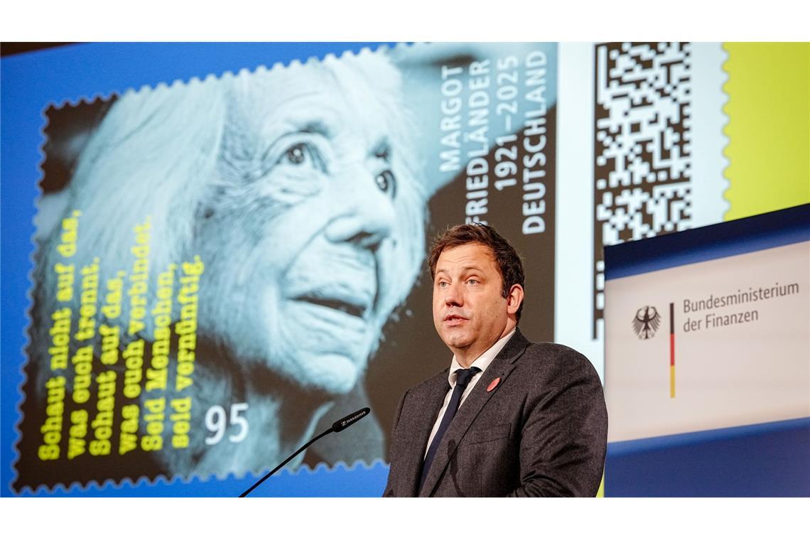 Zu Ehren von Margot Friedländer (1921-2025) wurde eine Sonderbriefmarke herausgegeben.