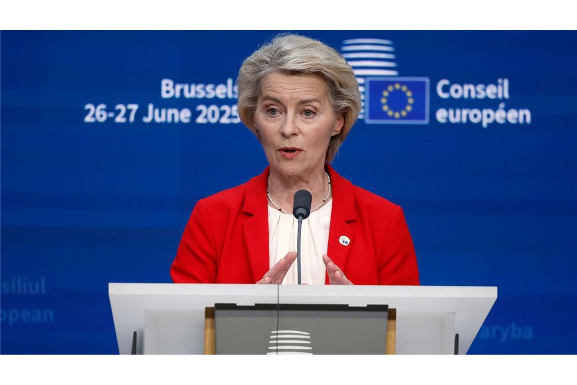 So war Merz' erster EU-Gipfel Zu einem neuen US-Angebot für eine Einigung im Zollstreit ein wollte sich die zuständige EU-Kommission unter Leitung von Ursula von der Leyen zum Inhalt und zur Bewertung des Textes öffentlich nicht äußern.