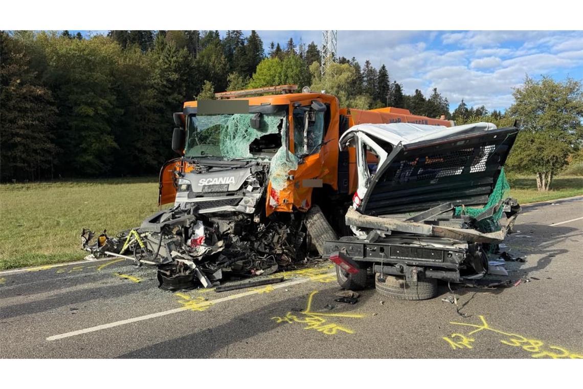 Zu einem Unfall mit mehreren Verletzten ist es auf der B 462 bei Owingen gekommen.