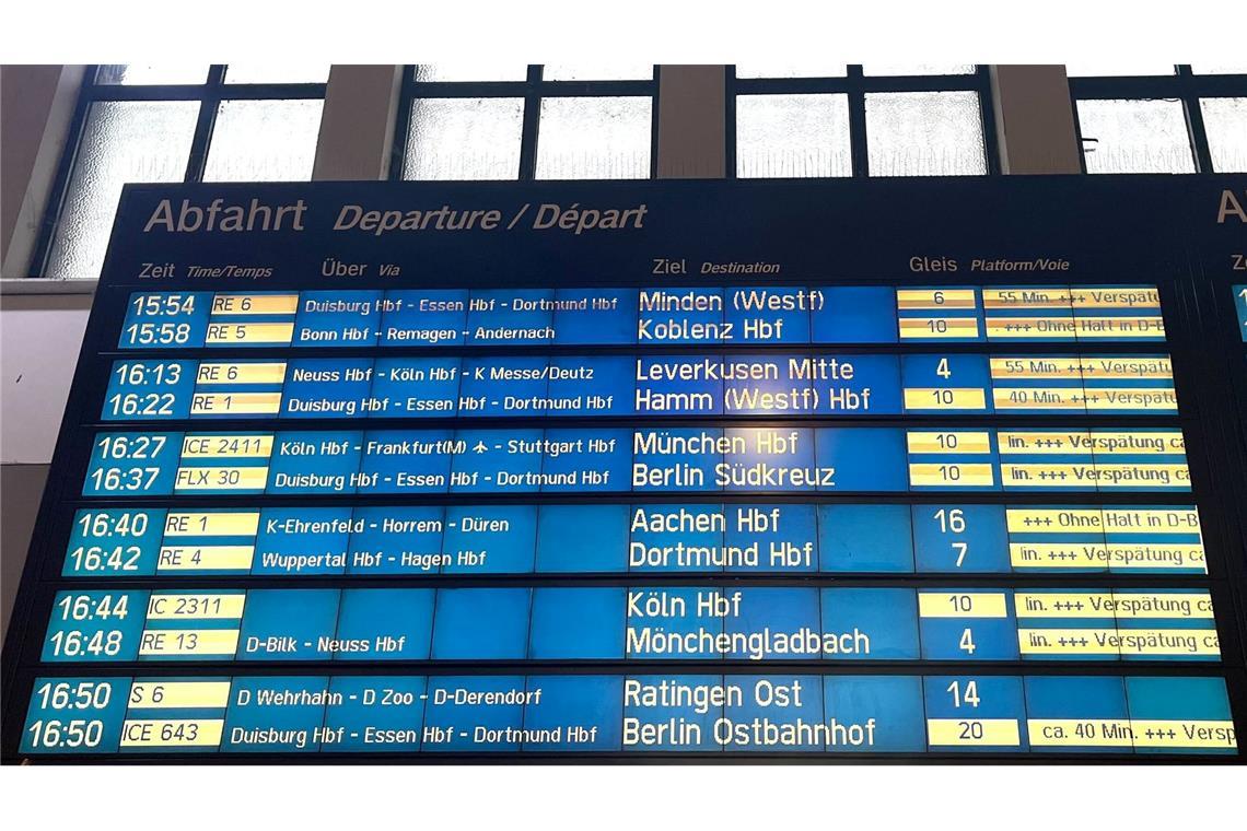 Wer übernimmt bei der Bahn? Ein Kandidat steht bereits fest Zu oft zu spät: Die Züge der Deutschen Bahn. (Archivbild)