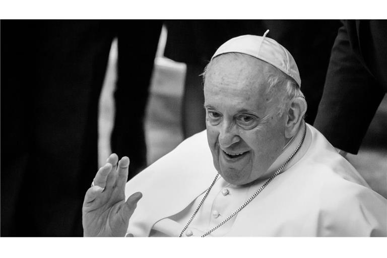 Zu Papst Franziskus’ letzten Worten gehörte demnach: „Danke, dass ihr mich auf den Platz zurückgebracht hat.“