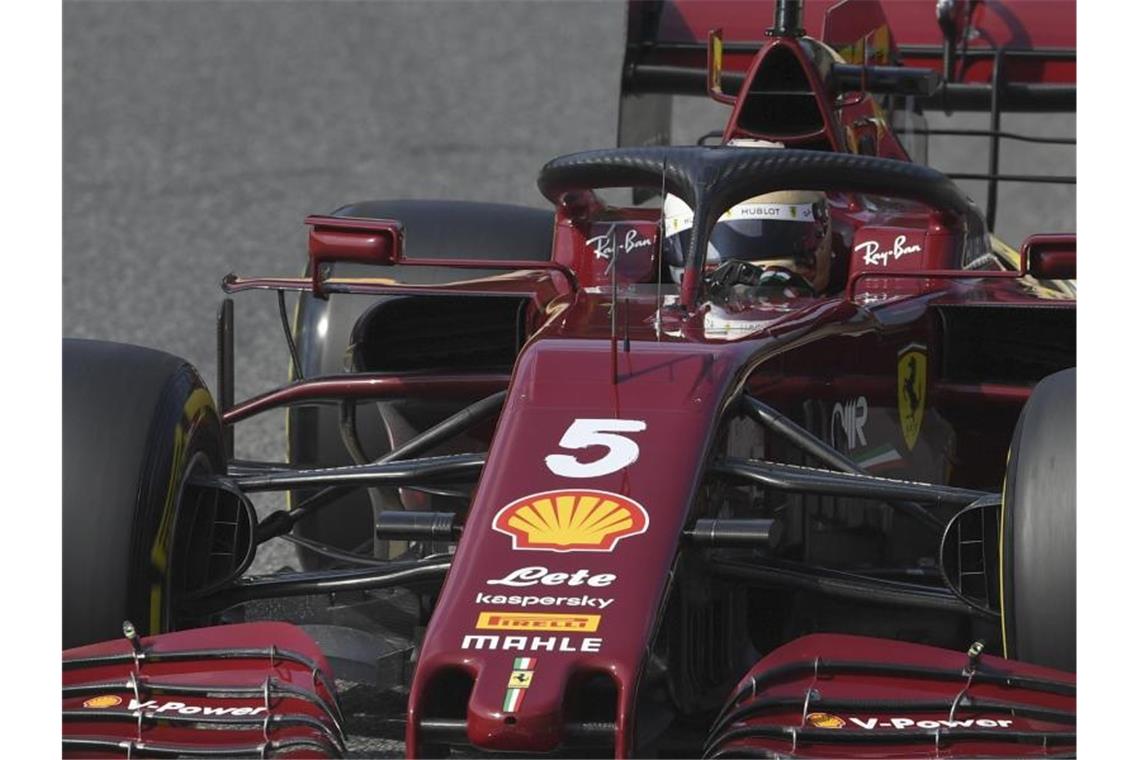 Zu schwach: Im freien Training am Freitag konnte Sebastian Vettel mit seinem Ferrari vorn nicht mithalten. Foto: Claudio Giovannini/Pool'EPA/AP/dpa