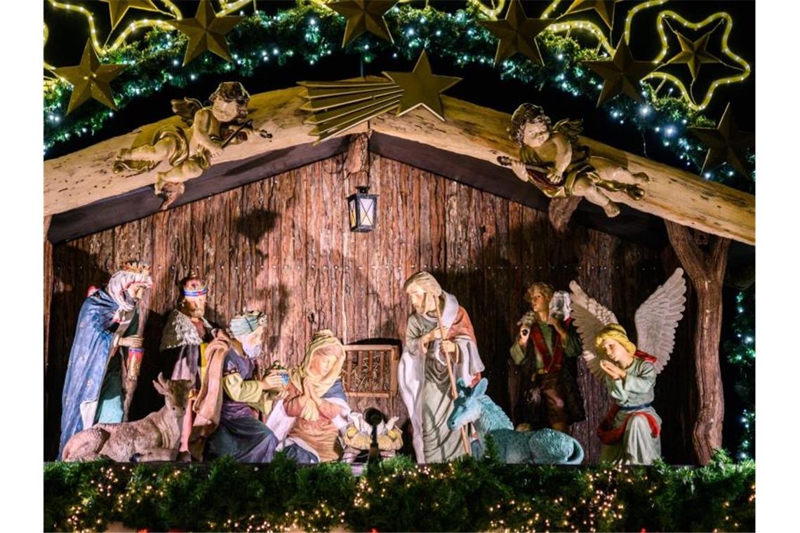 Heimatmuseum zeigt Weihnachtskrippen aus 90 Ländern Zu sehen ist die Krippe vom Weihnachtshaus in Delmenhorst. Foto: Mohssen Assanimoghaddam/dpa