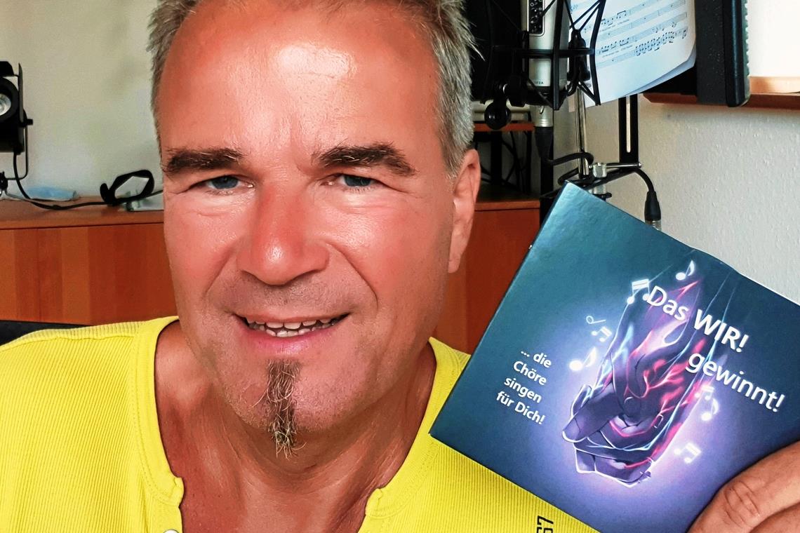 Kreative kommen besser durch die Krise Zu seiner Aufgabe als Chorleiter ist Armin Scherhaufer ganz unverhofft gekommen. Weil im vergangenen Jahr nicht viel gemeinsam gesungen werden konnte, hat er kurzerhand eine CD aufgenommen. Foto: privat
