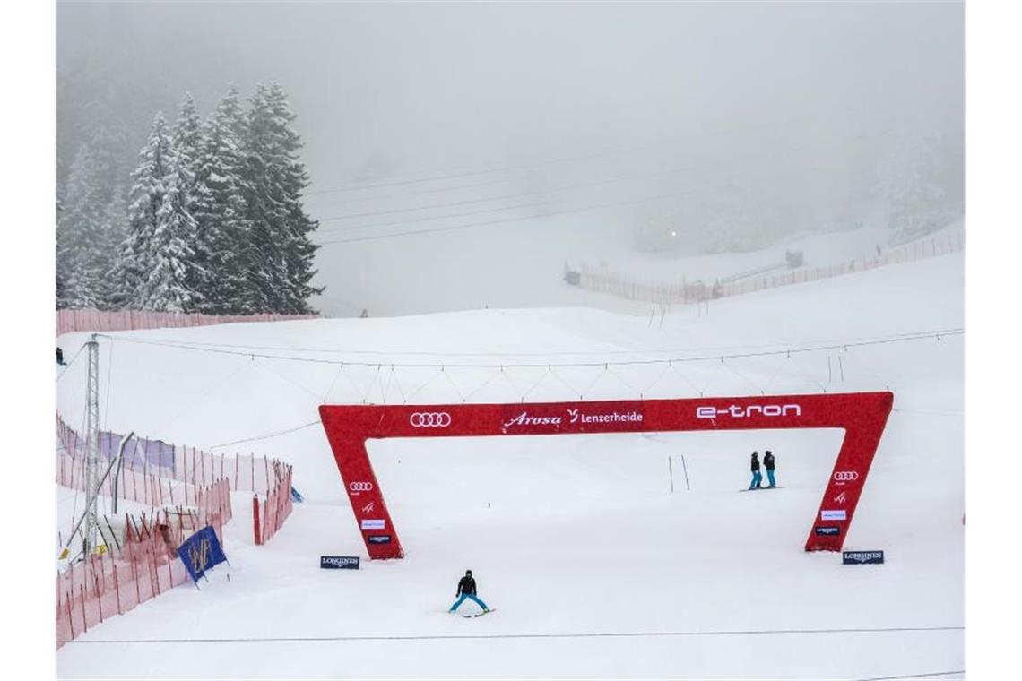 Wetter hilft Vlhova: Alpine Alleskönnerin vor Krönung Zu viel Nebel auf der Strecke machte sichere Rennen in Lenzerheide unmöglich. Foto: Jean-Christophe Bott/KEYSTONE/dpa