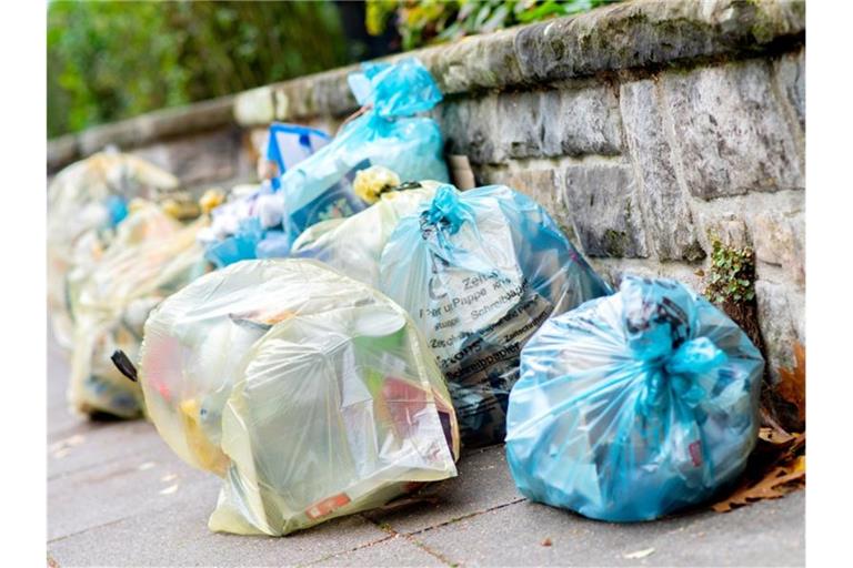 Zu viel Verpackung: 227,5 Kilogramm ist der Verbrauch pro Kopf in Deutschland. Foto: Hauke-Christian Dittrich/dpa