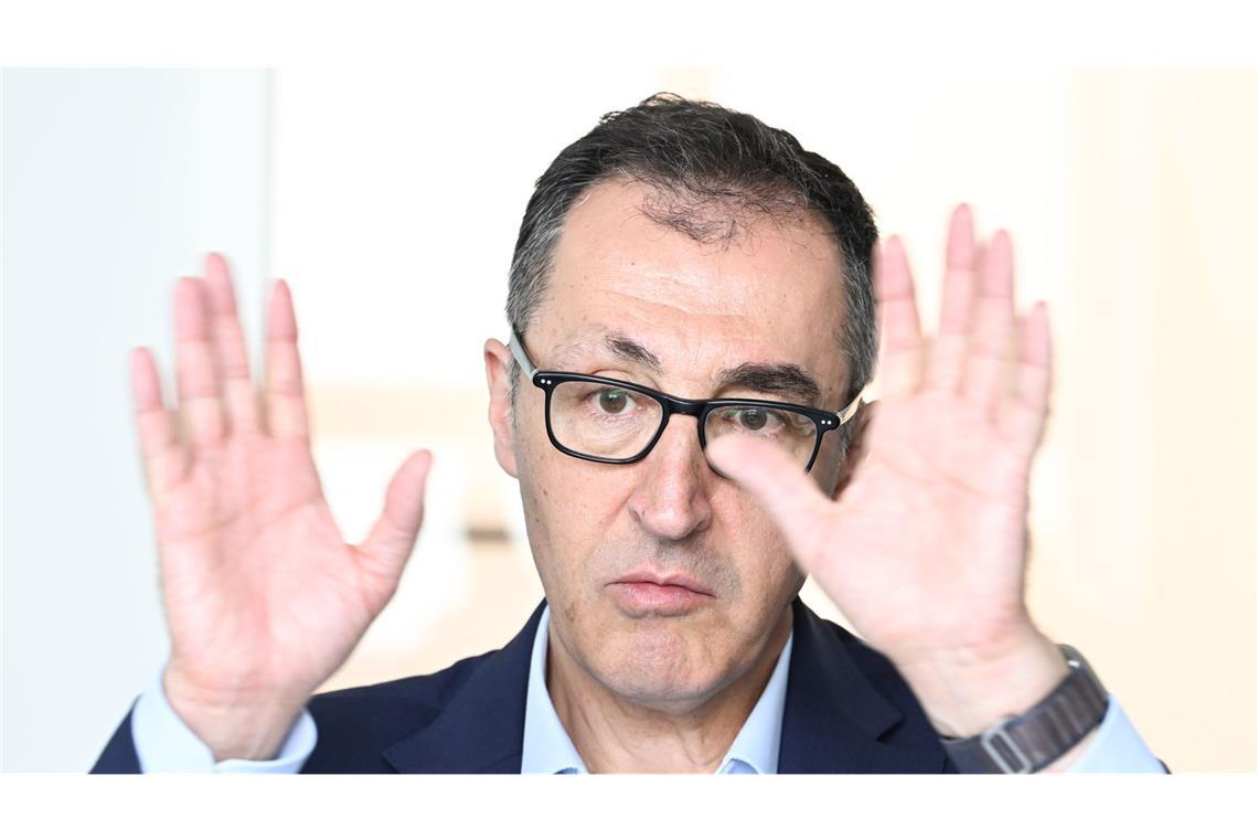 Zudem sprach sich Özdemir für mehr Anerkennung für Polizistinnen und Polizisten im Land aus. (Archivbild)