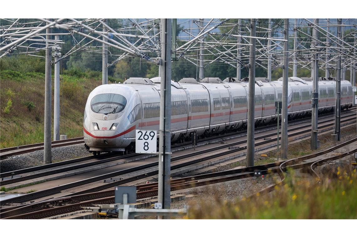 Züge zwischen europäischen Metropolen sollen künftig deutlich schneller fahren können. (Archivbild)
