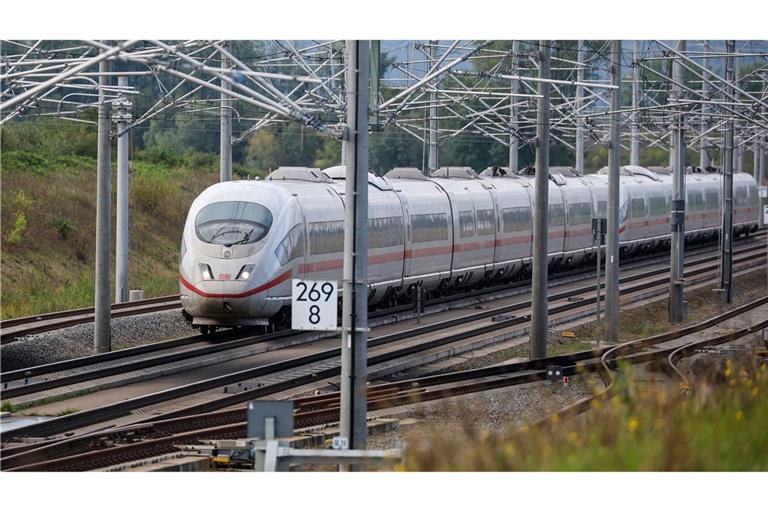 Züge zwischen europäischen Metropolen sollen künftig deutlich schneller fahren können. (Archivbild)