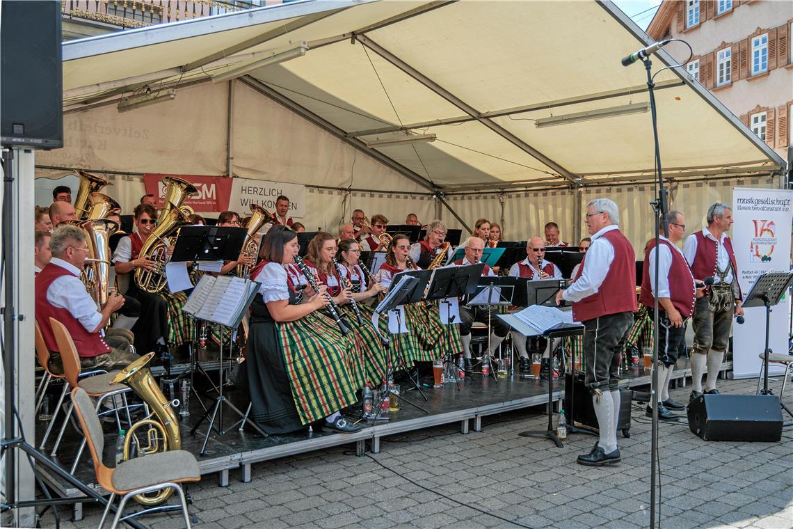 Zünftige Musik darf nicht fehlen.