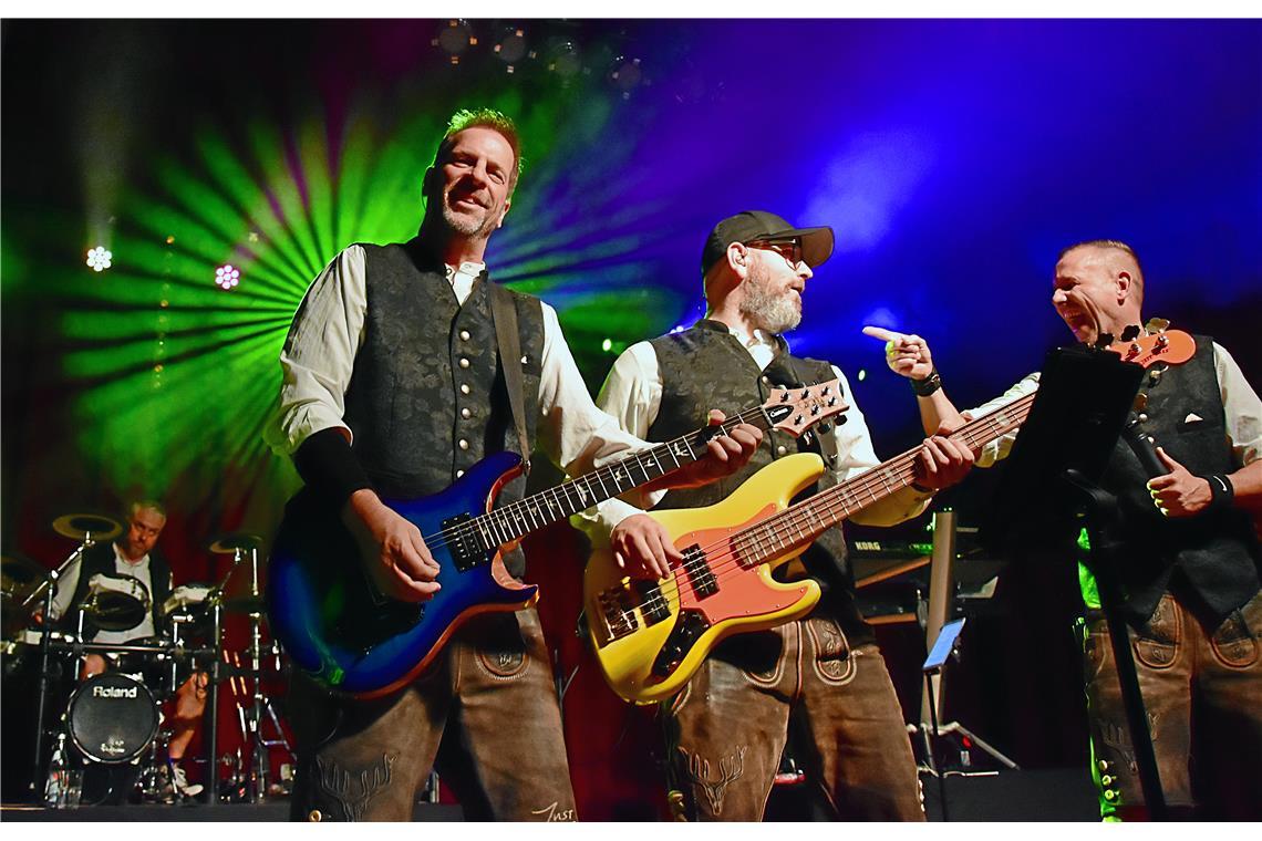 Zünftige Stimmung auf der Party Biketoberfest in der Stadthalle Backnang mit der...