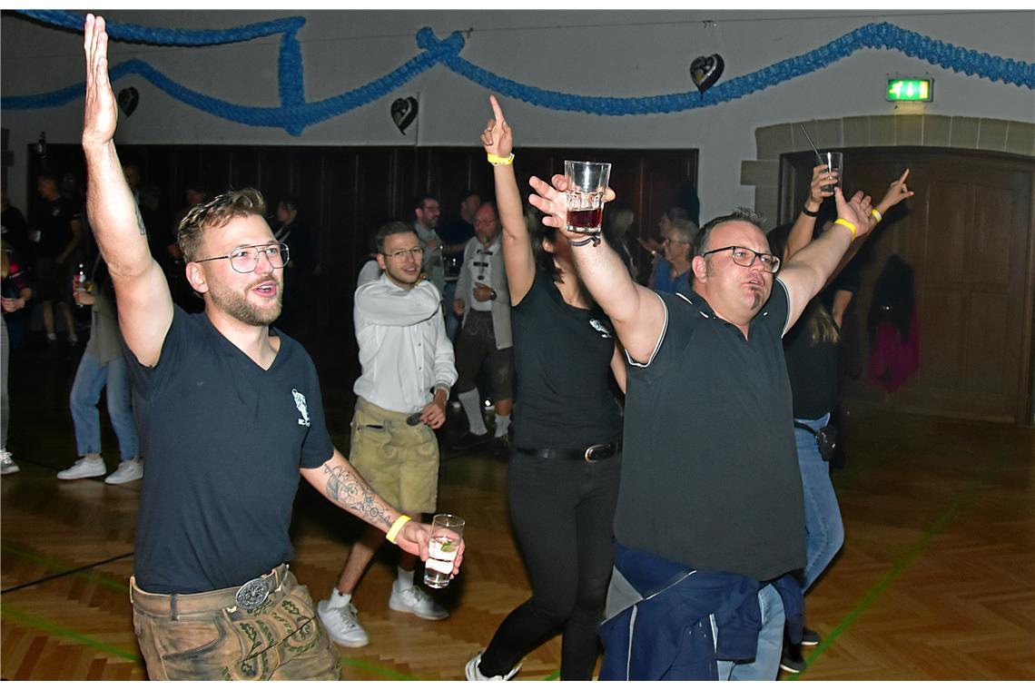 Zünftige Stimmung auf der Party Biketoberfest in der Stadthalle Backnang mit der...