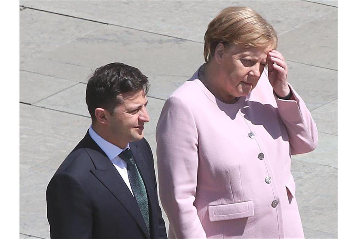 Zuerst hatte Angela Merkel mitt Juni beim Empfang des neuen ukrainischen Präsidenten Wolodymyr Selenskyj erheblich gezittert. Foto: Wolfgang Kumm