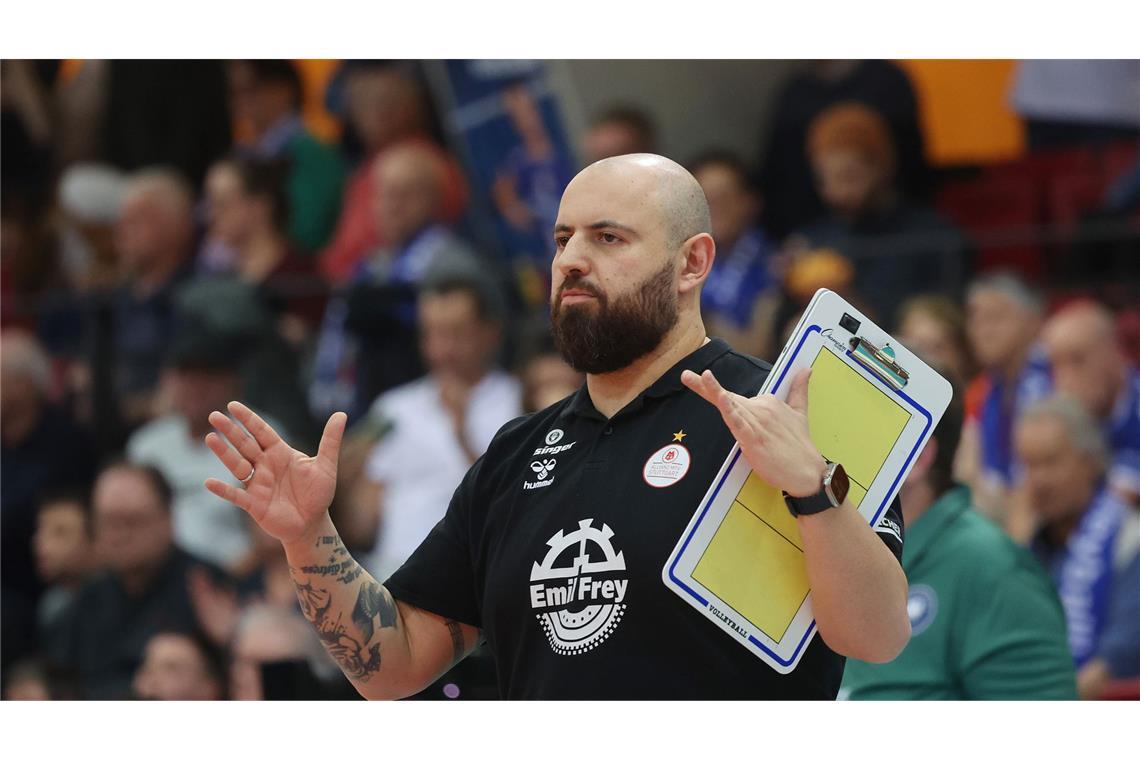 Zufrieden mit seinen Frauen vom MTV: Trainer Konstantin Bitter