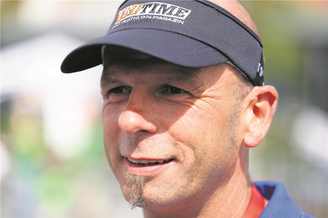 Trotz enormer Hitze durchgekämpft Zufrieden mit sich und mit den Leistungen seiner beiden Backnanger Mitstreiter Sven Brose sowie Kenneth Marthe: Triathlet Thomas Hartmann.Foto: A. Becher