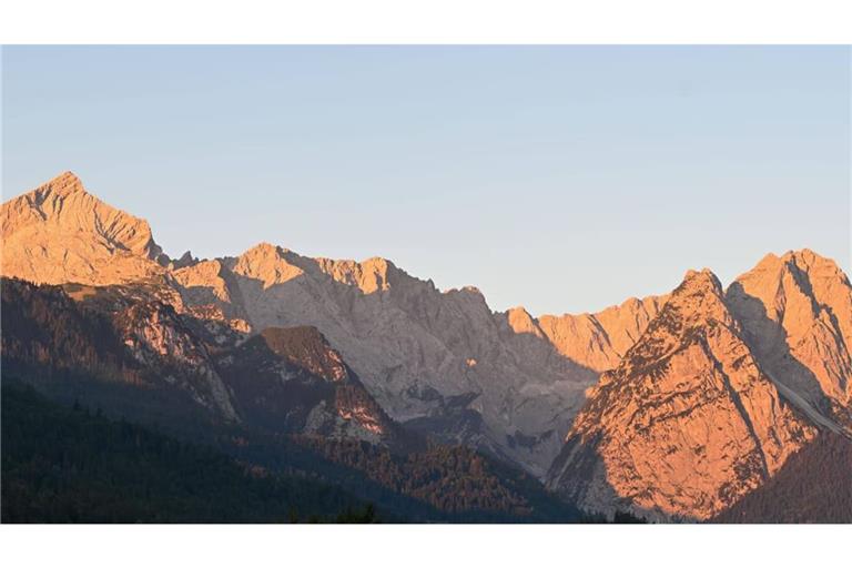 Zugspitze und Wetterstein-Massiv im heißen Sommer 2026.