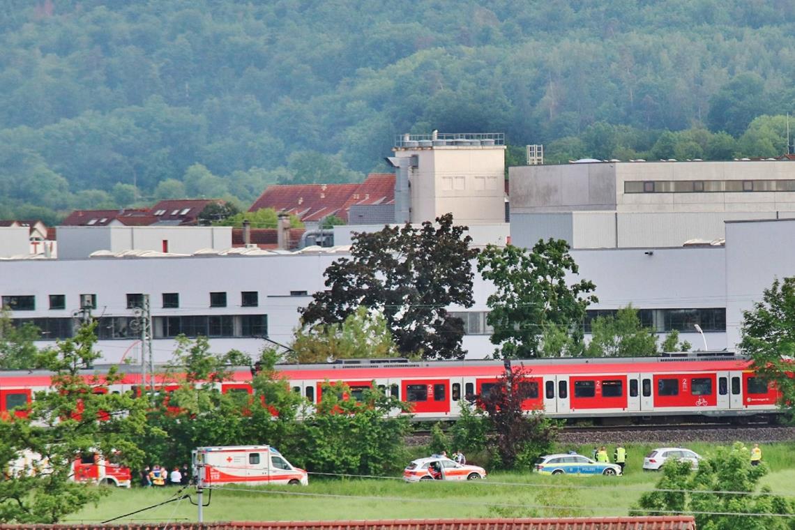 Zugunglück mit tragischem Ausgang in Winnenden: Ein Mann kommt ums Leben. Foto: 7aktuell/K. Lermer