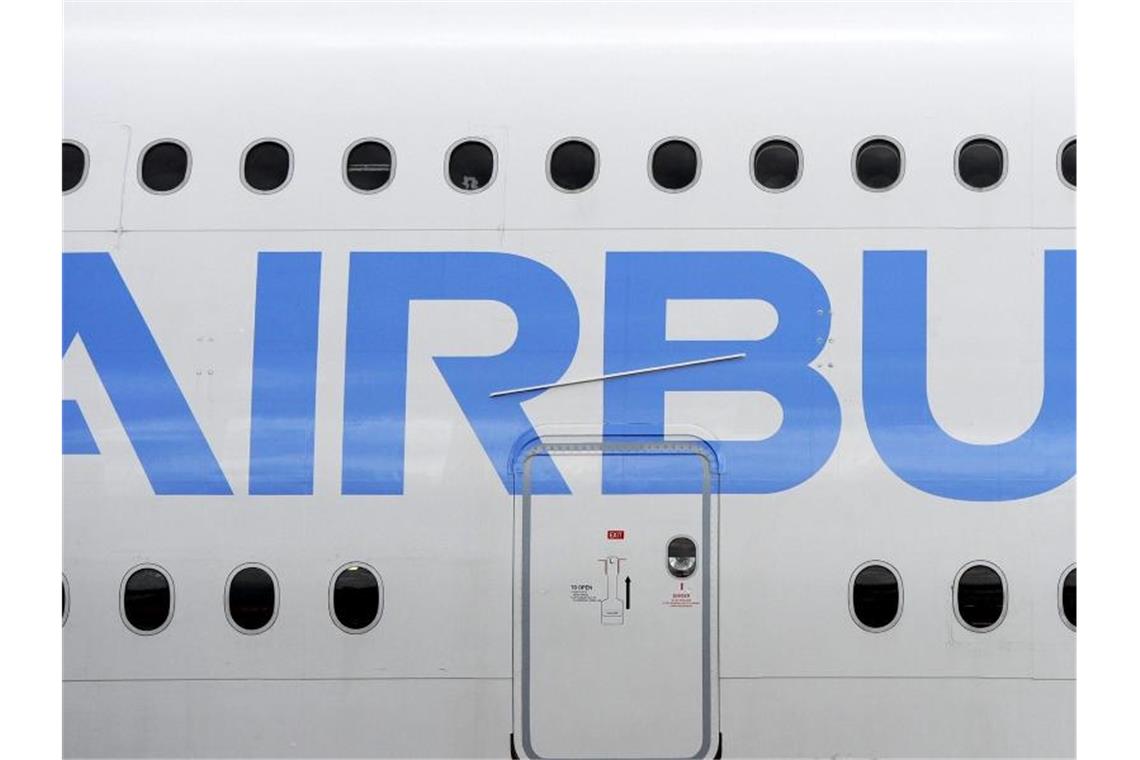 Zuletzt hatte Airbus bereits angekündigt, Produktion und Auslieferung deutlich zu drosseln. Foto: Andy Rain/EPA/dpa