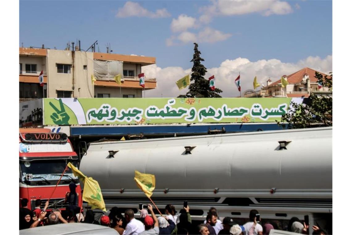 Stromversorgung im Libanon nach Kollaps wieder aufgenommen Zuletzt hatte Libanon unter anderem Öllieferungen aus dem Iran bekommen - dennoch ist Treibstoff seit Wochen knapp. Foto: Stringer/dpa