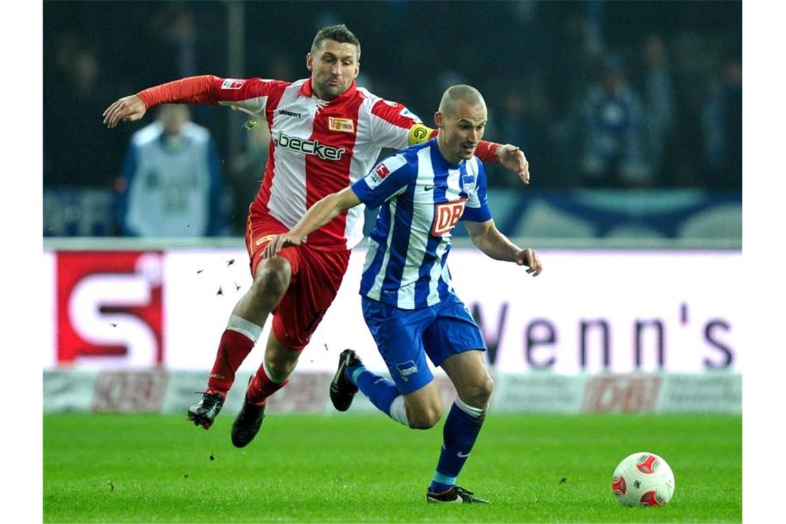 Zuletzt trafen Hertha BSC und der 1. FC Union Berlin im Jahr 2013 in der zweiten Liga in einem Punktspiel aufeinander. Foto: Jan-Philipp Strobel/dpa