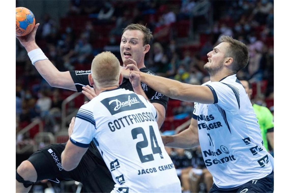 103. Derby: THW Kiel gegen Flensburg schon unter Druck Zum 103. Mal treffen THW Kiel und die SG Flensburg-Handewitt im Derby aufeinander. Foto: Federico Gambarini/dpa