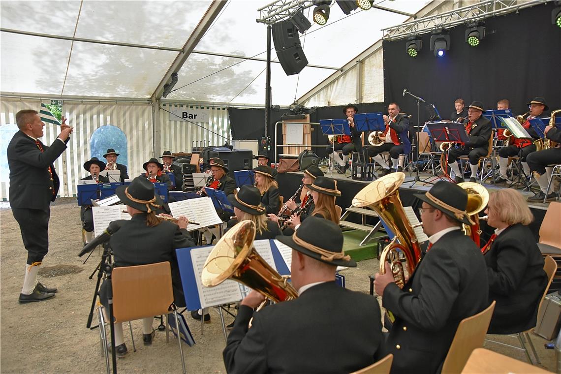 Viel Trubel beim Schlossfest Ebersberg Zum Abschluss spielte gestern die Trachtenkapelle des Bürgervereins Ebersberg.