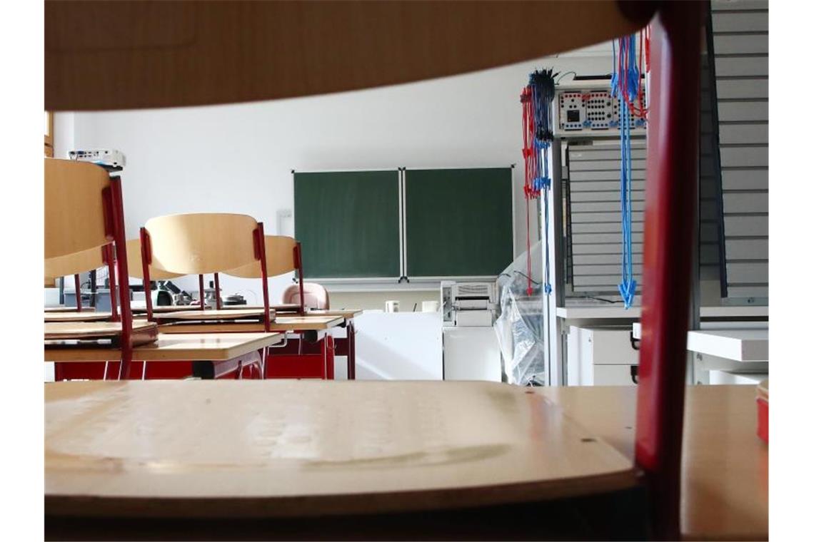 Corona-Pöbeleien gegen Lehrer - vor allem von Eltern Zum allergrößten Teil gehen die verbalen Angriffe auf Lehrkräfte von Eltern aus - zum Teil kommen sie von Erwachsenen, die gar keine Kinder an der Schule haben. Foto: Bodo Schackow/zb/dpa