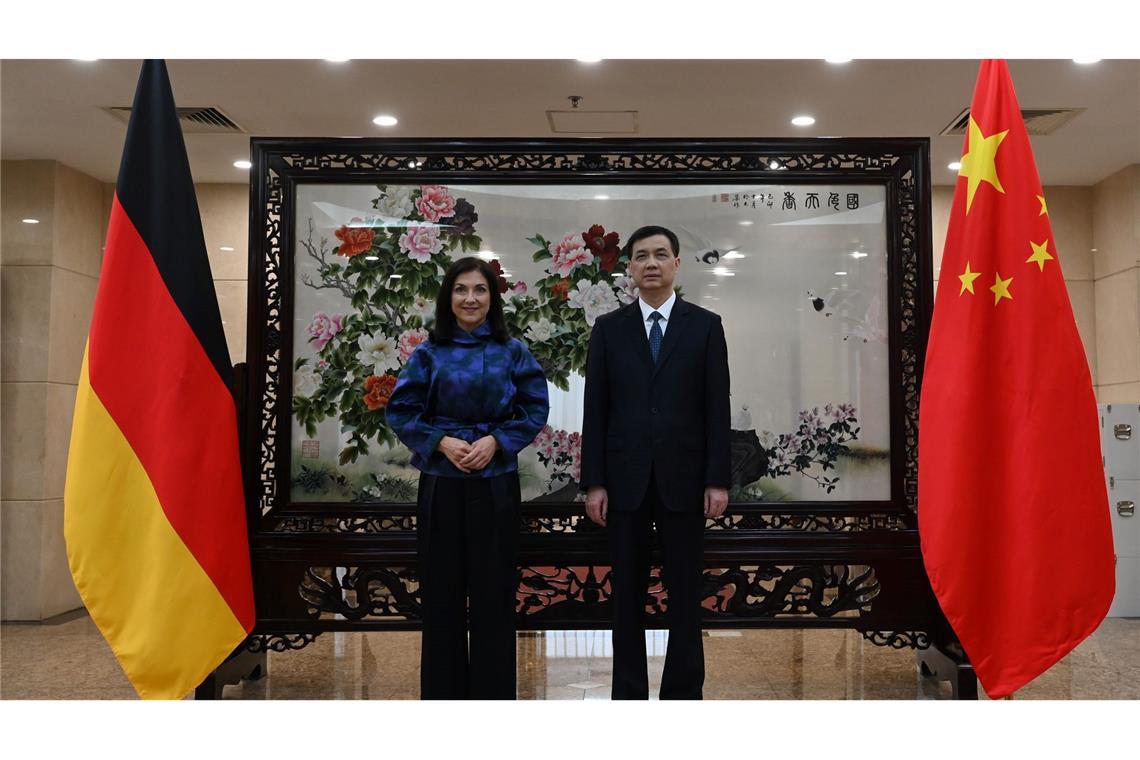 Zum Auftakt ihrer Reise traf Reiche den chinesischen Spitzenbeamten Zhou Haibing.
